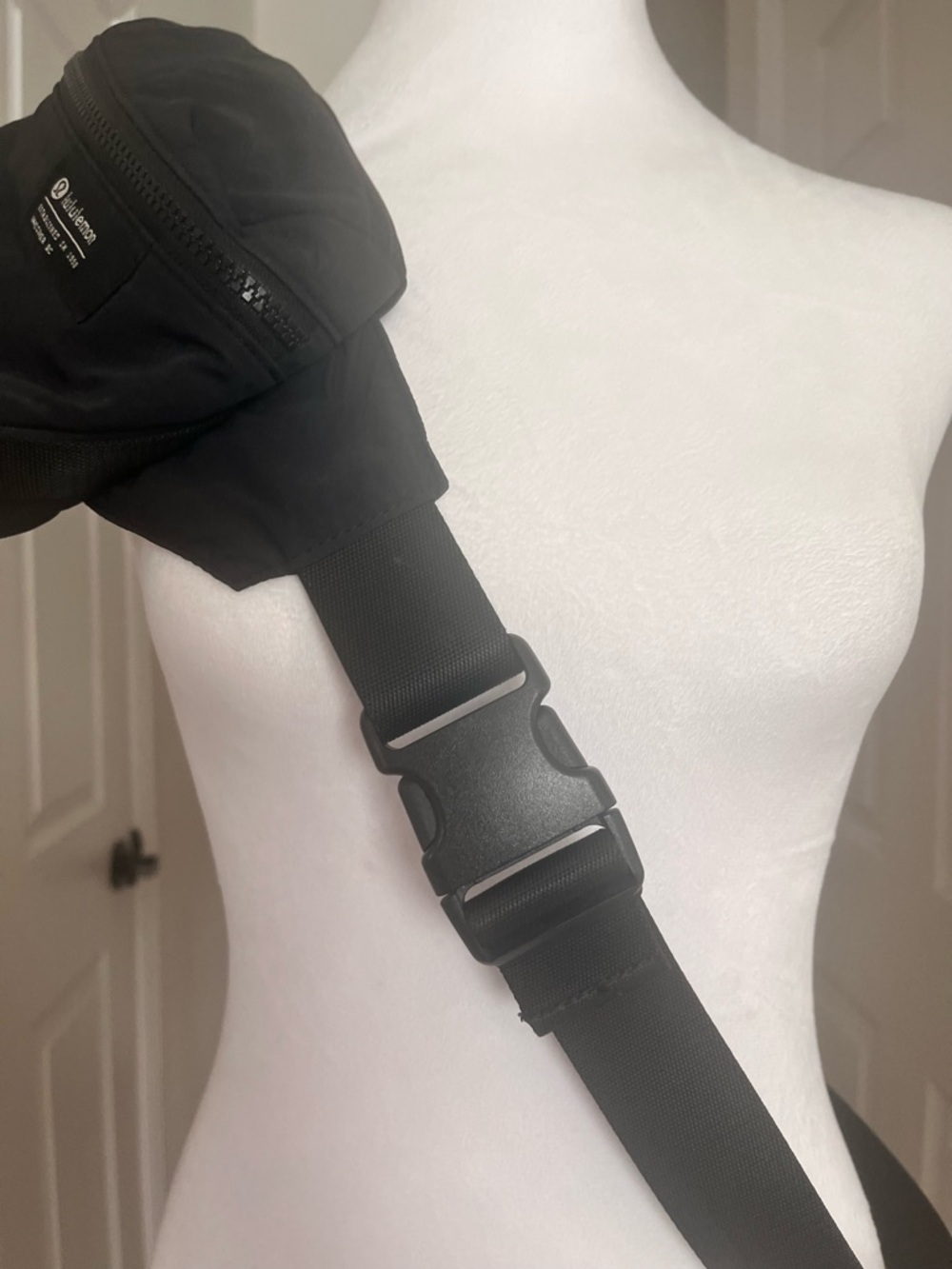 lululemon athletica Black Crossbody Belt Bag - Picture 3 of 11